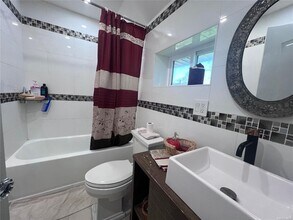 11 Maplewood Rd in West Babylon, NY - Building Photo - Building Photo