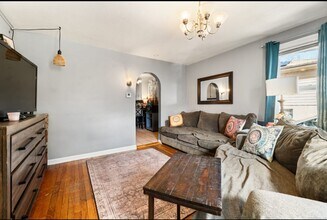 116 Hillside Ave, Unit 1ST FLOOR in Middletown, CT - Foto de edificio - Building Photo