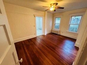 133 Berry Hill Rd, Unit 3 in Oyster Bay, NY - Building Photo - Building Photo