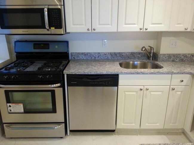 2001 Commonwealth Ave in Boston, MA - Building Photo - Building Photo