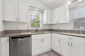 7622 Newport Ave in Norfolk, VA - Building Photo - Building Photo