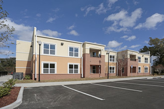 Dozier Apartments in Jacksonville, FL - Building Photo - Building Photo