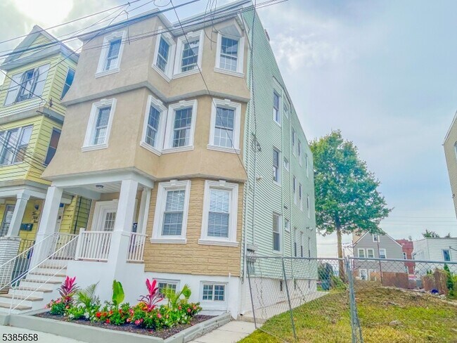 261 22nd St-Unit -3 in Irvington, NJ - Building Photo - Building Photo