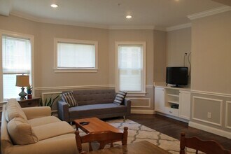 34 Circuit St, Unit 1 in Boston, MA - Building Photo - Building Photo