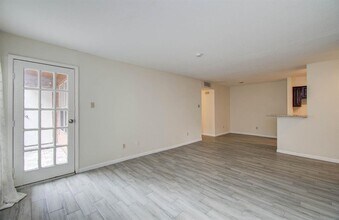 10202 Forum Park Dr in Houston, TX - Building Photo - Building Photo
