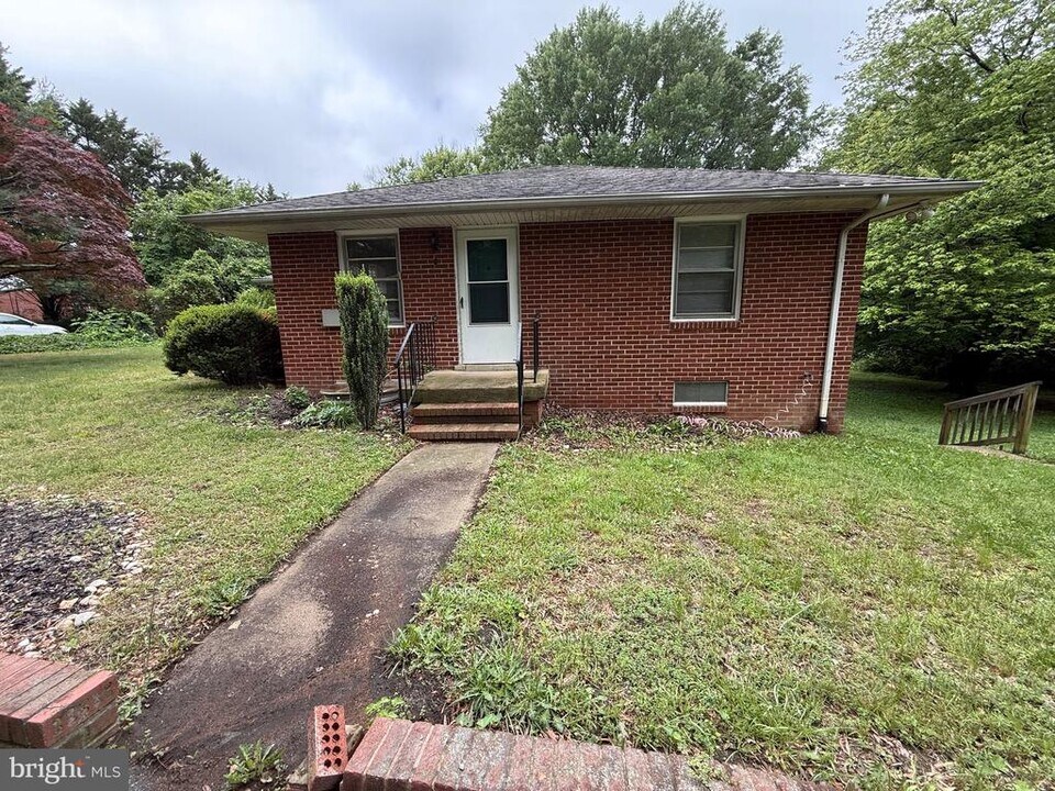 117 Courtland Dr in Fredericksburg, VA - Building Photo
