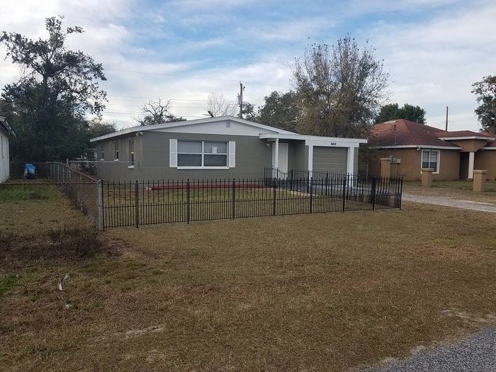 6809 E North Bay St in Tampa, FL - Building Photo