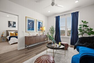 6324 N Lamar Blvd in Austin, TX - Building Photo - Building Photo