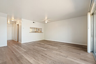 Parkway Townhomes in Sacramento, CA - Foto de edificio - Interior Photo