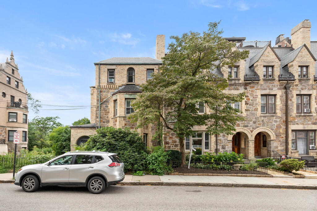 352 Tappan St, Unit 1 in Brookline, MA - Building Photo