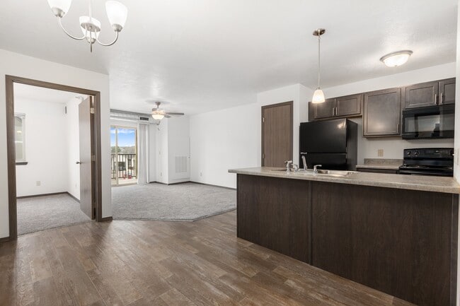 Aspen Commons in Sioux Falls, SD - Foto de edificio - Building Photo
