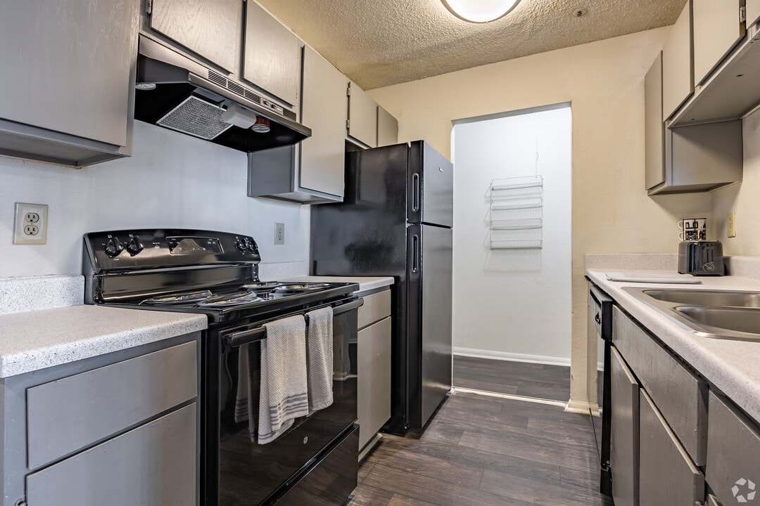 Covington Glen in Decatur, GA - Building Photo