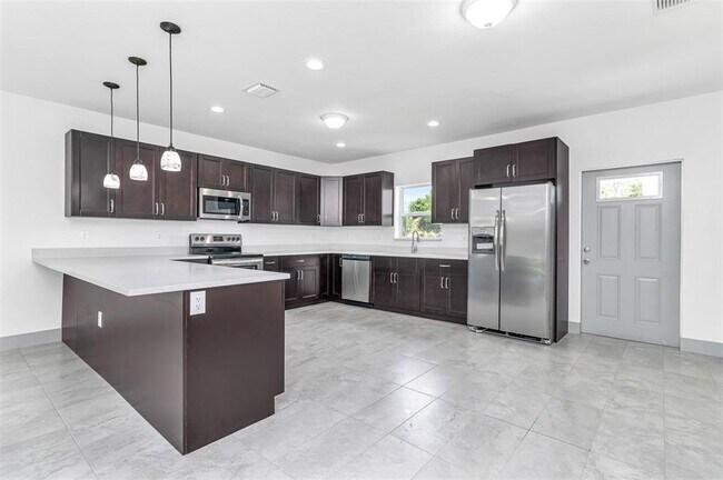 2360 NW 14th St in Fort Lauderdale, FL - Building Photo - Building Photo