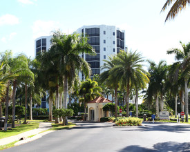 Manatee Bay at Waterside in Ft. Myers, FL - Building Photo - Building Photo