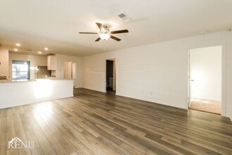 14109 Hacienda Ests Dr in Elgin, TX - Foto de edificio - Building Photo