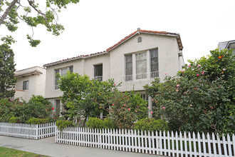 228-230 S Rexford Dr in Beverly Hills, CA - Building Photo - Building Photo