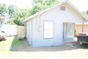 110 Dutch St in Nacogdoches, TX - Building Photo