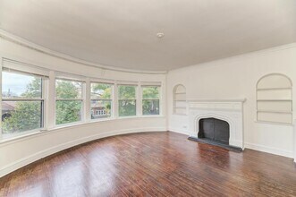 6738 N Rockwell St in Chicago, IL - Building Photo - Building Photo