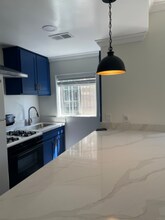 1072 Laguna Ave in Los Angeles, CA - Building Photo - Building Photo