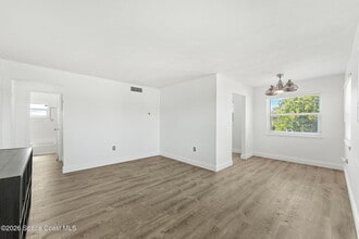 411 Madison Ave in Cape Canaveral, FL - Building Photo - Building Photo