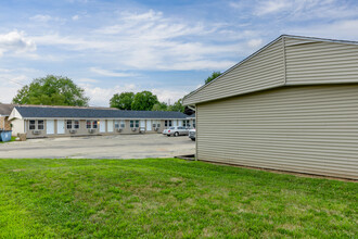 2703-2707 Pine St in Pekin, IL - Building Photo - Building Photo