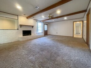 9515 Stony Point Dr in Waco, TX - Building Photo - Building Photo