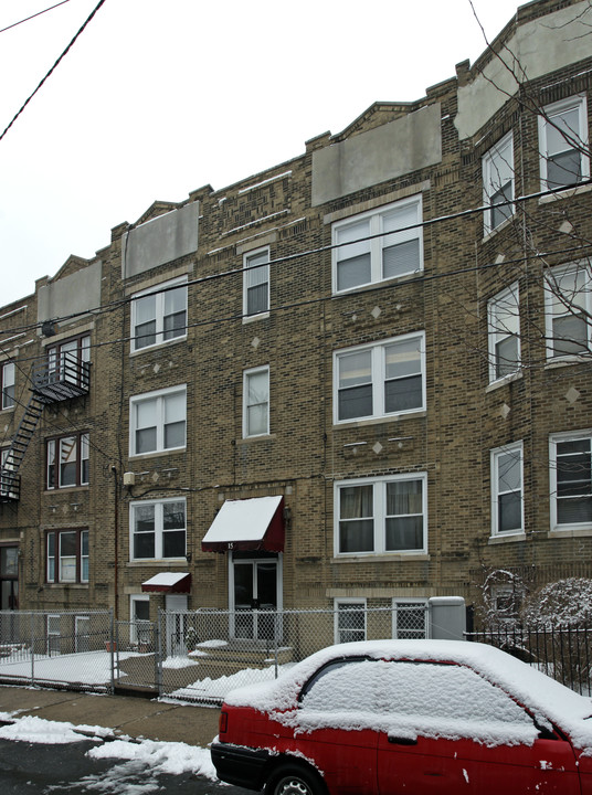 15 Oak St in Weehawken, NJ - Building Photo