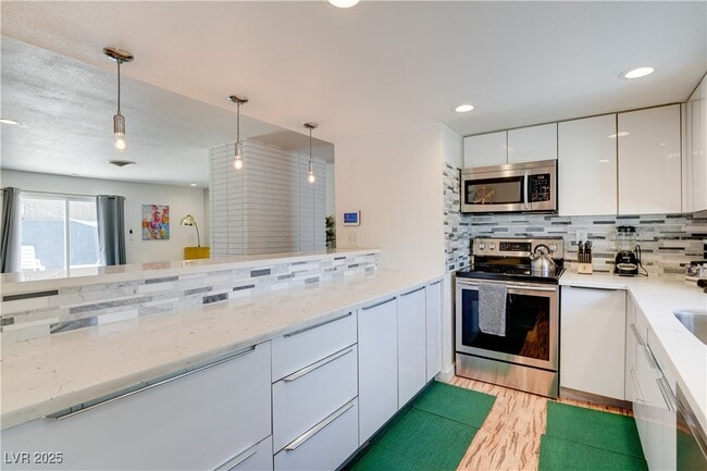property at 1531 Commanche Dr