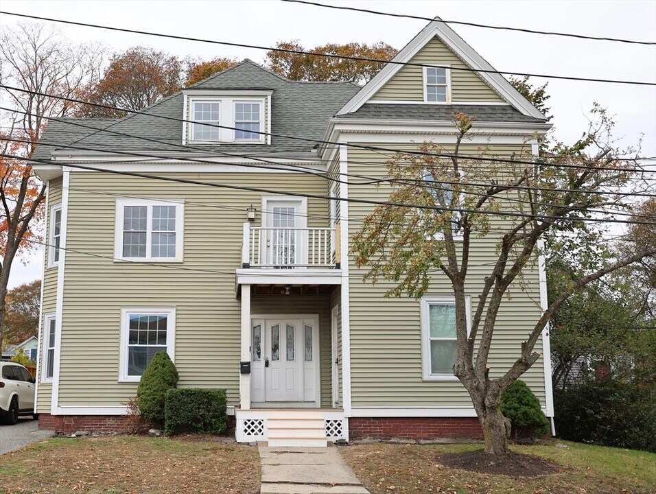 15 Warren St in Stoneham, MA - Building Photo