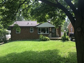 3935 43rd St in Des Moines, IA - Building Photo