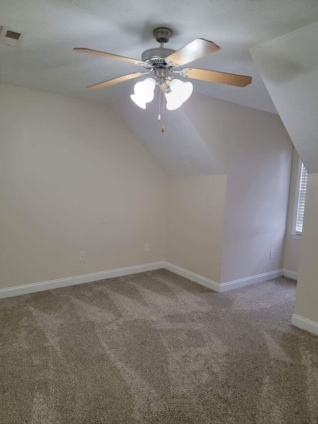 628 Amberdale W Cir in Lumberton, NC - Building Photo - Building Photo