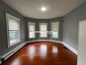 97 Morrison Ave, Unit 2 in Somerville, MA - Foto de edificio - Building Photo