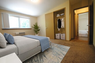 Atrio Apartment Homes in Ann Arbor, MI - Foto de edificio - Building Photo