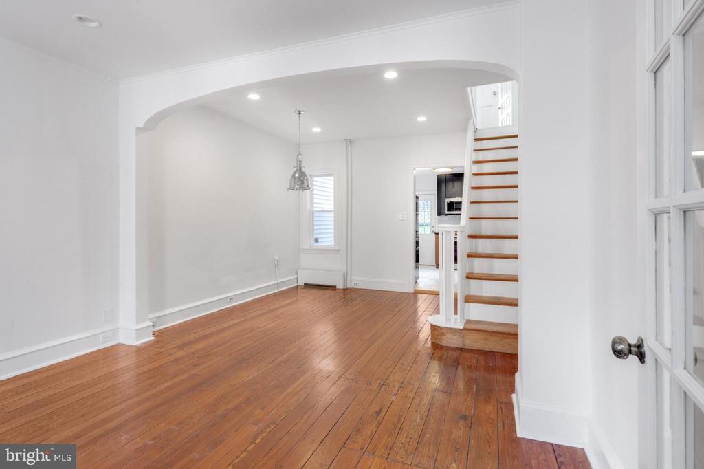 821 N Bambrey St in Philadelphia, PA - Building Photo