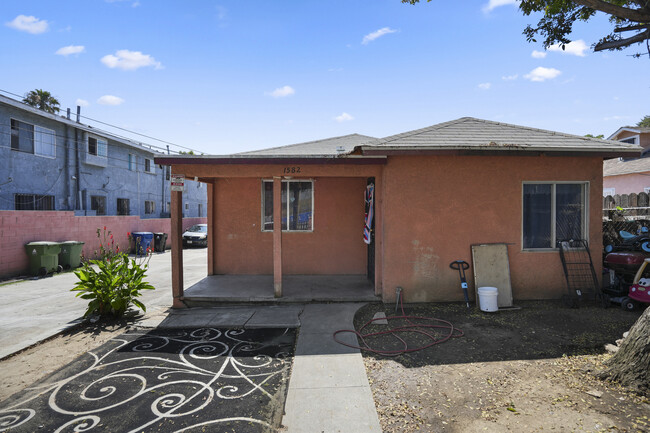 1582 Murchison St in Los Angeles, CA - Building Photo - Building Photo