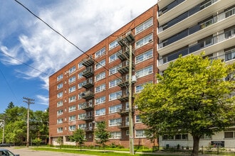 Sadler's Court Apartments in Ottawa, ON - Building Photo - Building Photo