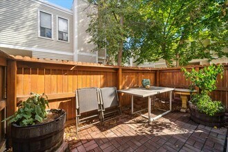 1050 S Monaco St Pkwy in Denver, CO - Building Photo - Building Photo