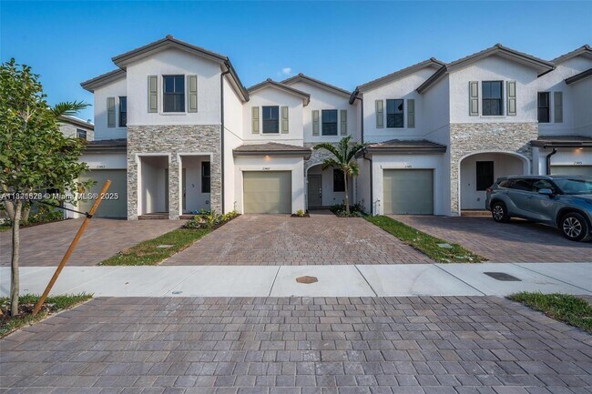23467 SW 129th Ave in Miami, FL - Building Photo - Building Photo