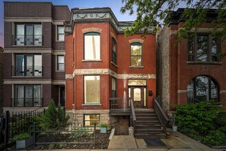 262 N California Ave in Chicago, IL - Building Photo - Building Photo