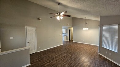 10934 Spanish Grant Dr in Sugar Land, TX - Foto de edificio - Building Photo