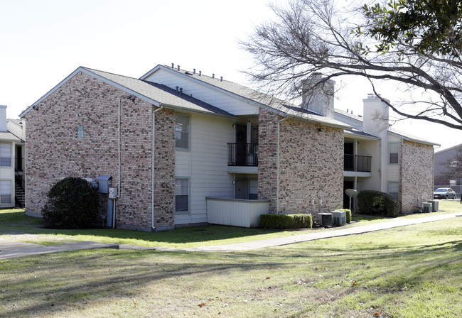 Meadows in Lancaster, TX - Foto de edificio - Building Photo