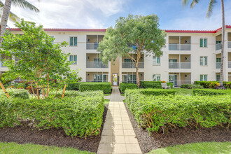 221 9th St S in Naples, FL - Building Photo - Building Photo