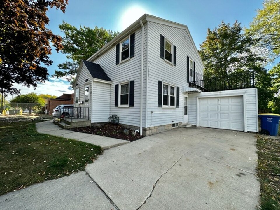 1331 9th St in Green Bay, WI - Building Photo