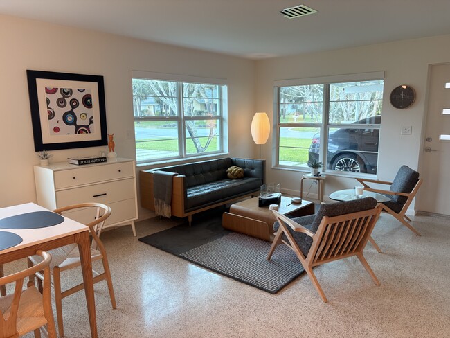 301 3rd Ave in Melbourne Beach, FL - Foto de edificio - Building Photo