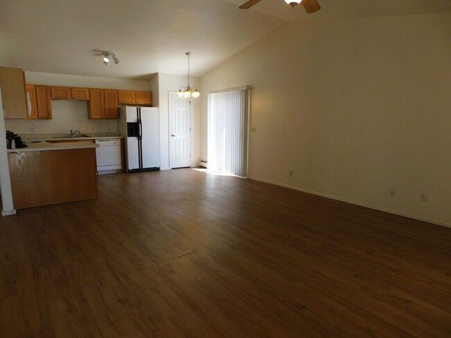 654 Ignacio St-Unit -Unit B in Grand Junction, CO - Foto de edificio - Building Photo