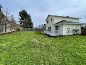 1626 SW 7th Ave in Oak Harbor, WA - Building Photo - Building Photo