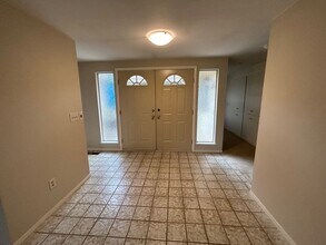 347 Golf Ct in Santa Rosa, CA - Foto de edificio - Building Photo