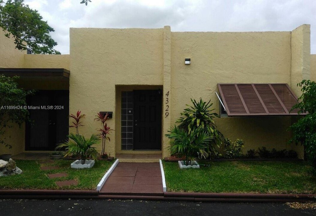 4329 NW 3rd Ave in Deerfield Beach, FL - Building Photo