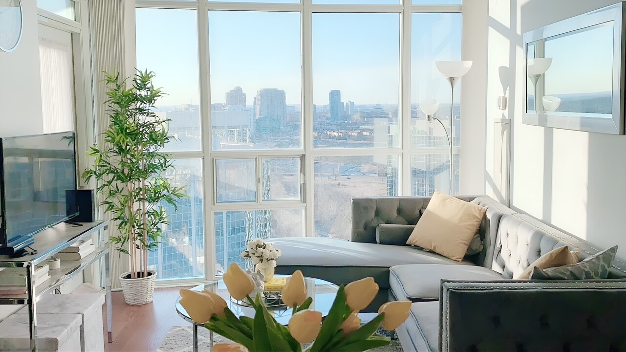 80 Absolute Av in Mississauga, ON - Building Photo