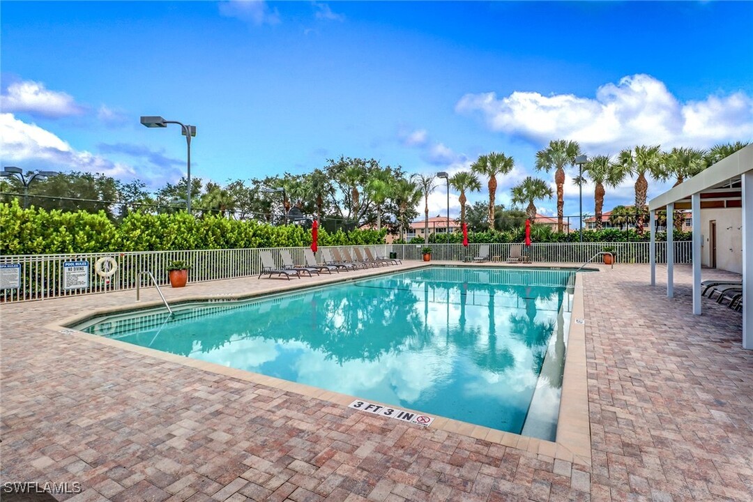 1677 Morning Sun Ln in Naples, FL - Building Photo